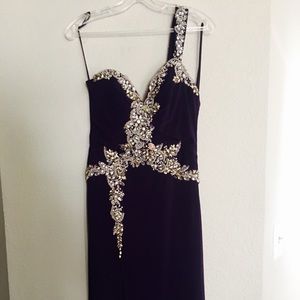 Nice one shoulder long dress